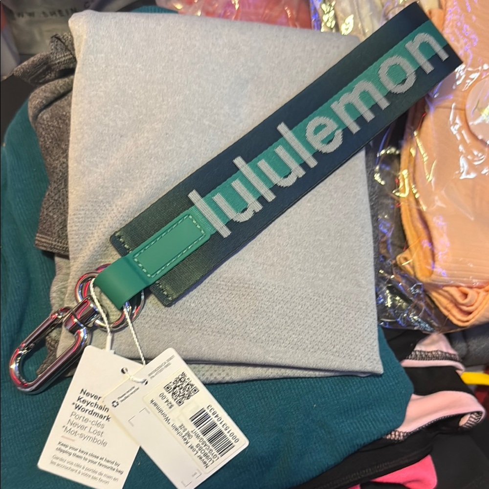 NWT Lululemon Never Lost Keychain